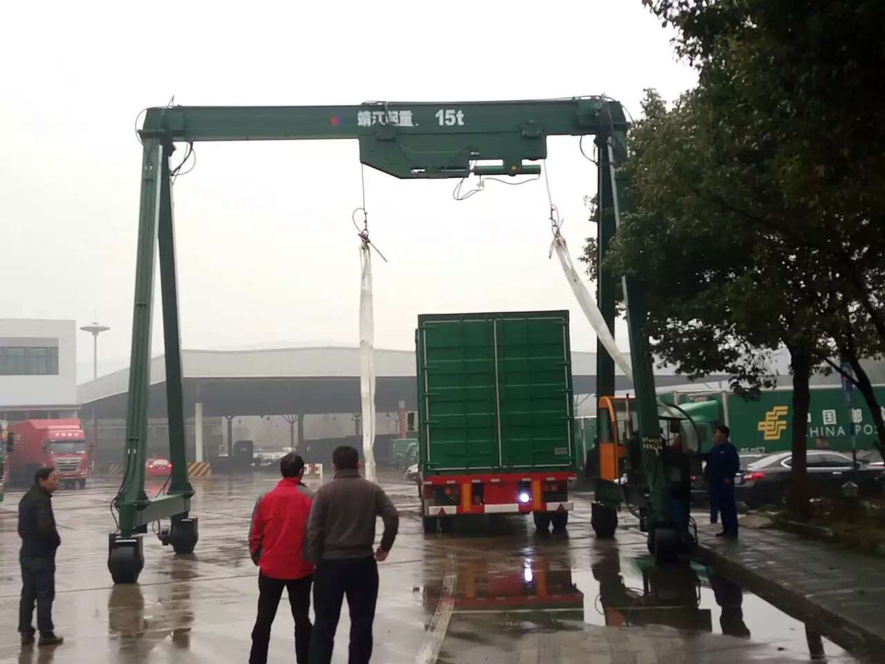輪胎式集裝箱龍門(mén)吊(南京佛車物流).jpg